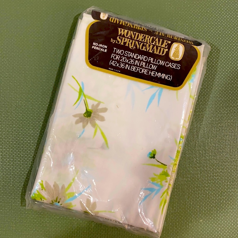 NWT vintage floral pillowcases by Springmaid. Set of two Wondercale